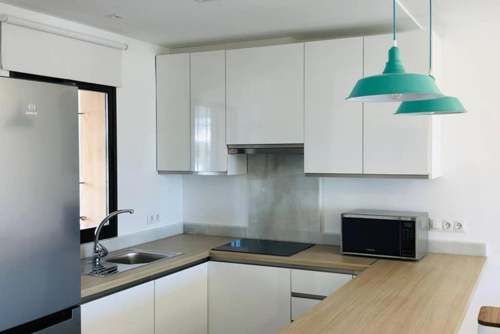 Luxury Modern Apartment By The Beach Малага Екстериор снимка