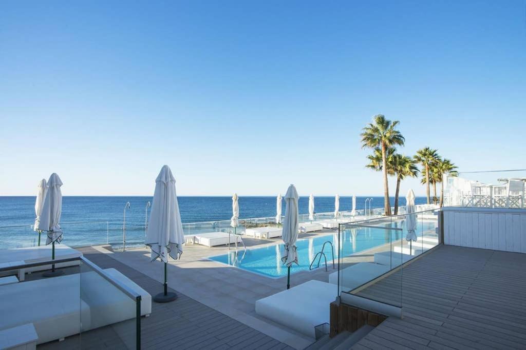 Luxury Modern Apartment By The Beach Малага Екстериор снимка